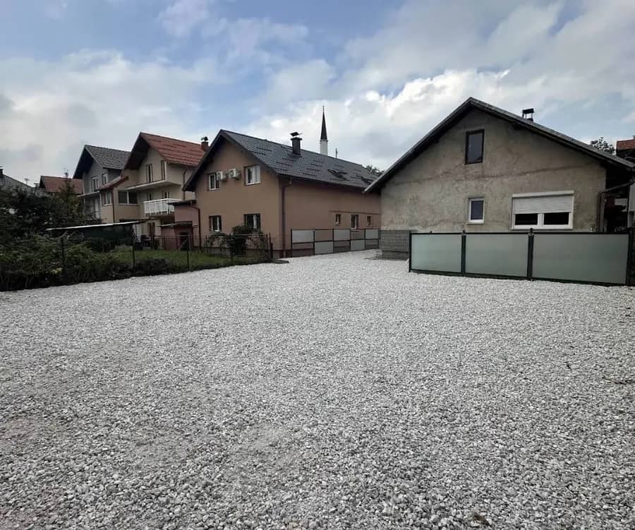 privatni parking Aerodrom Sarajevo sigurna parking zona